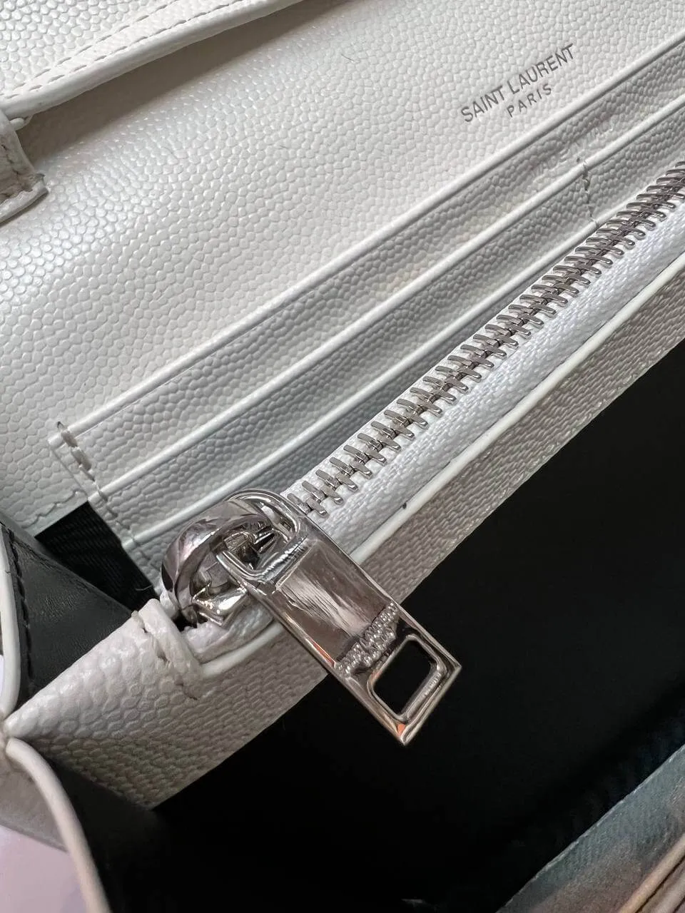 CASSANDRE MATELASSÉ CHAIN WALLET IN GRAIN DE POUDRE EMBOSSED LEATHER white