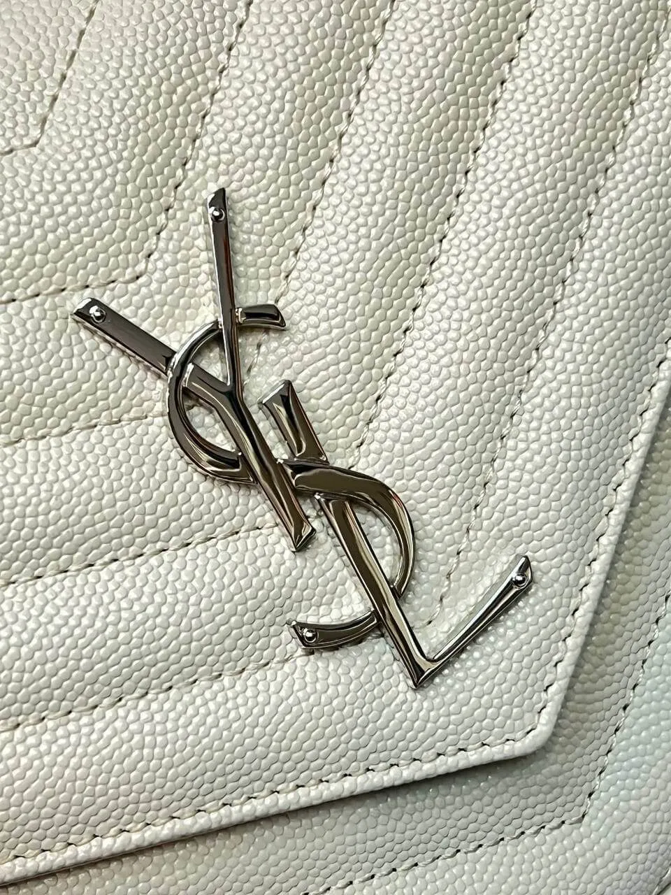 CASSANDRE MATELASSÉ CHAIN WALLET IN GRAIN DE POUDRE EMBOSSED LEATHER white