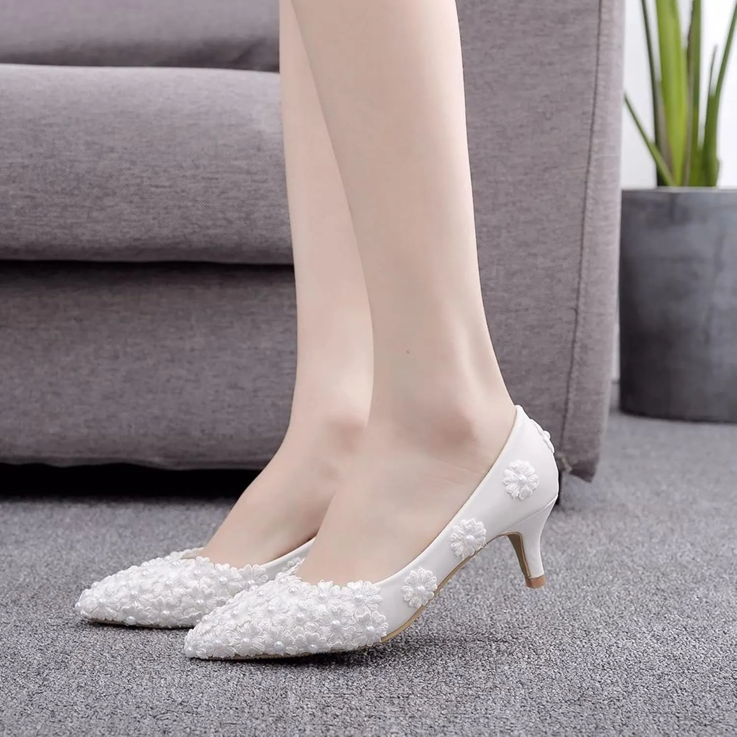 ChaiRong Zhou Women Classy Wedding Pumps, Pointy Toe Lace Flower Mid Heel Stilettos Slip on Dress Bridal Shoes