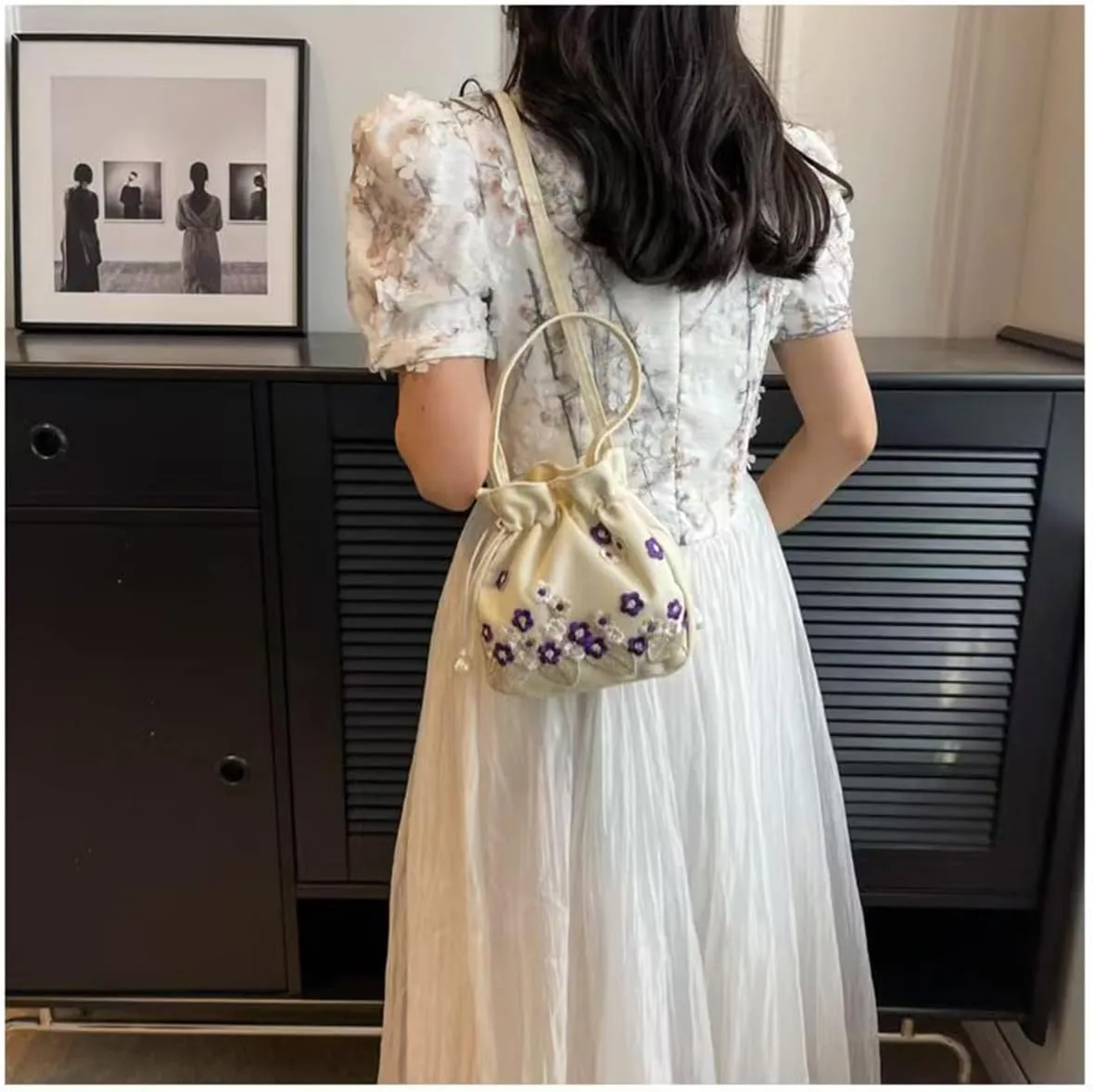 Chinese women's lace handbag, retro embroidered qipao diagonal cross bag, suitable for dinners and weddings