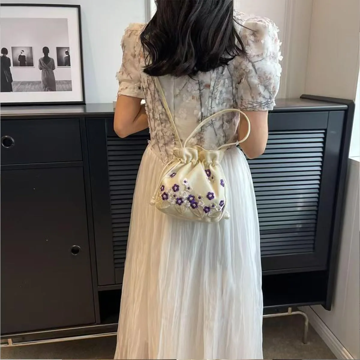 Chinese women's lace handbag, retro embroidered qipao diagonal cross bag, suitable for dinners and weddings