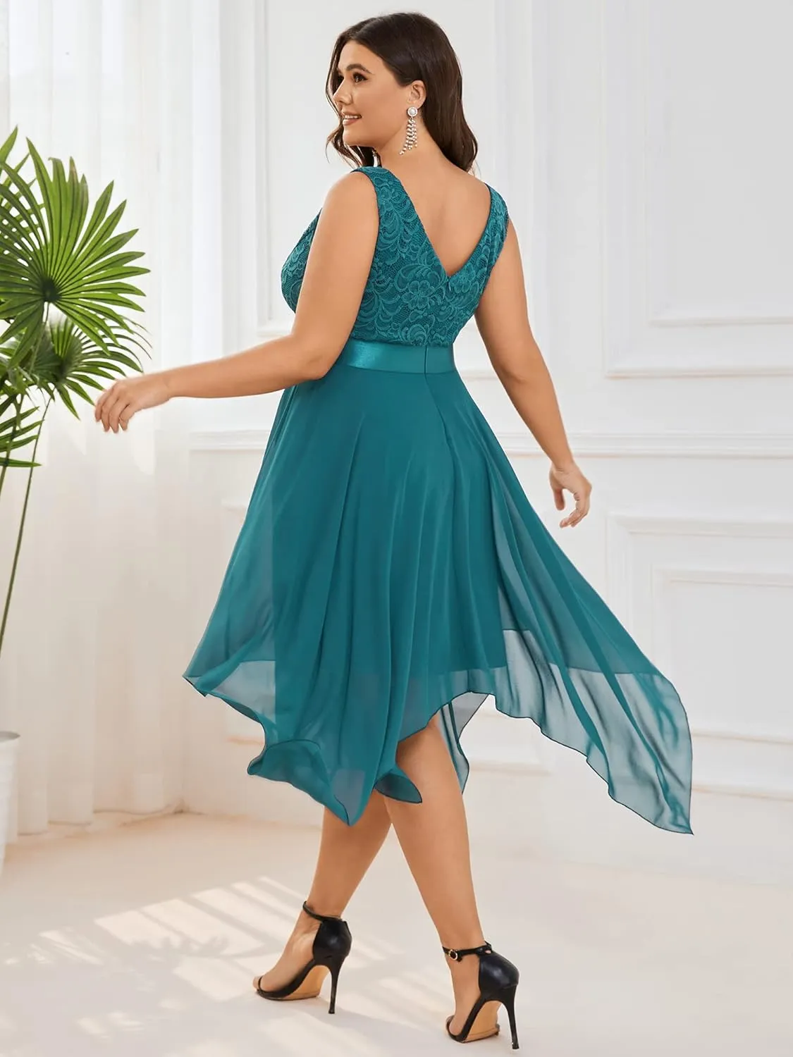 Ever-Pretty V Neck Chiffon Lace Asymmetric Knee Length Summer Plus Size Cocktail Dresses for Curvy Women