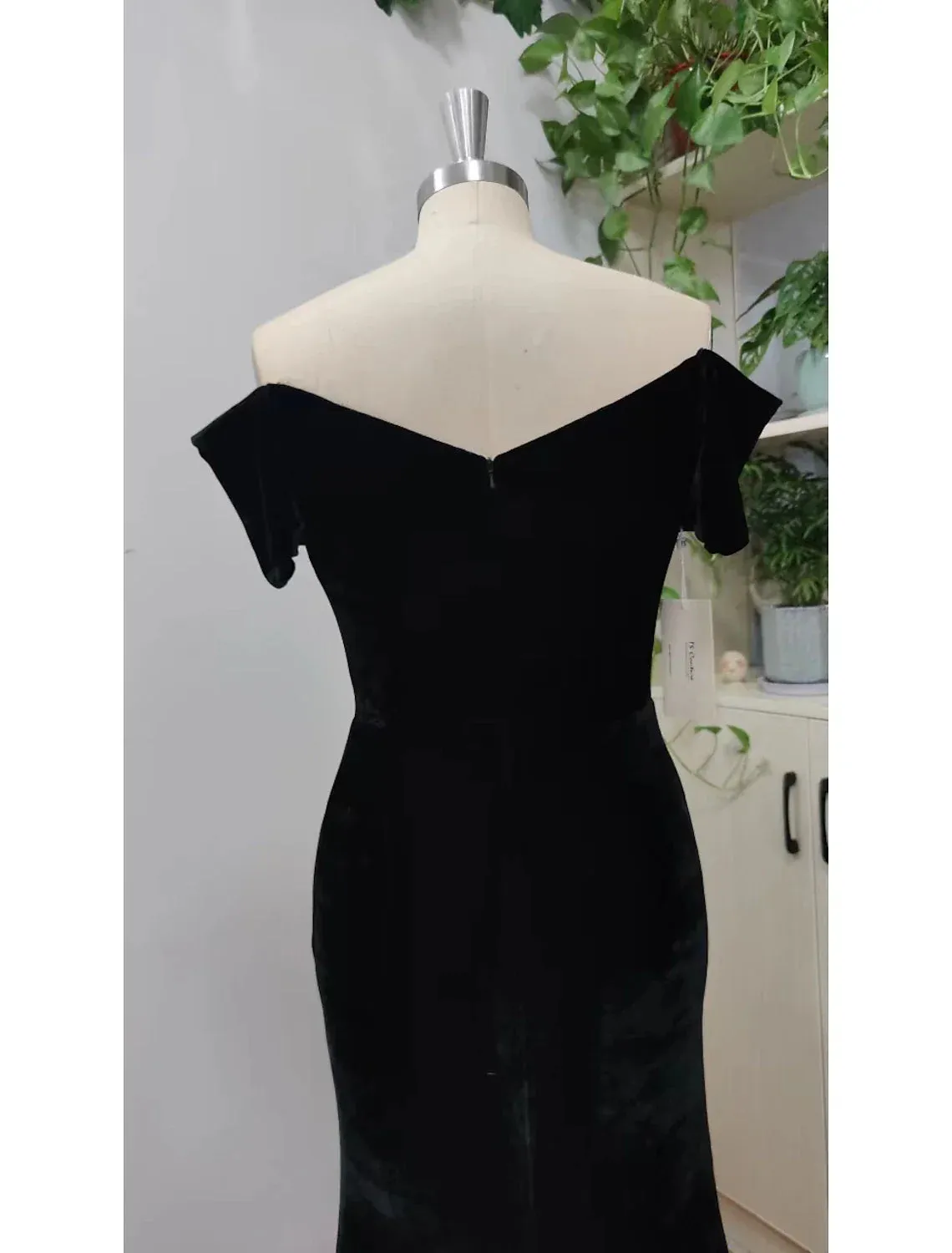 Mermaid / Trumpet Evening Gown Celebrity Style Dress Prom Formal Evening Sweep / Brush Train Short Sleeve V Neck Velvet with Sleek