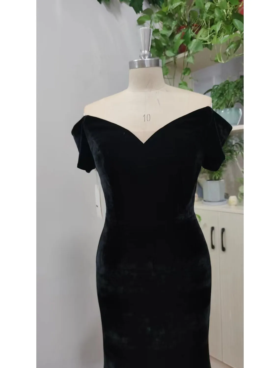 Mermaid / Trumpet Evening Gown Celebrity Style Dress Prom Formal Evening Sweep / Brush Train Short Sleeve V Neck Velvet with Sleek
