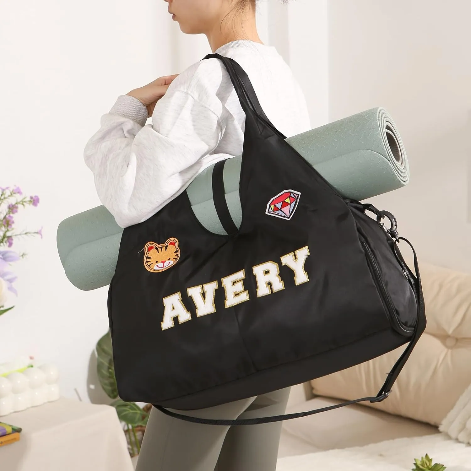Personalized Duffel Bag with Name – Custom Travel Gym Bag for Women & Men – Waterproof Oxford Weekender Bag – Carry-On Overnight Bag for Sports, Gifts, Travel, Groomsmen (Black)