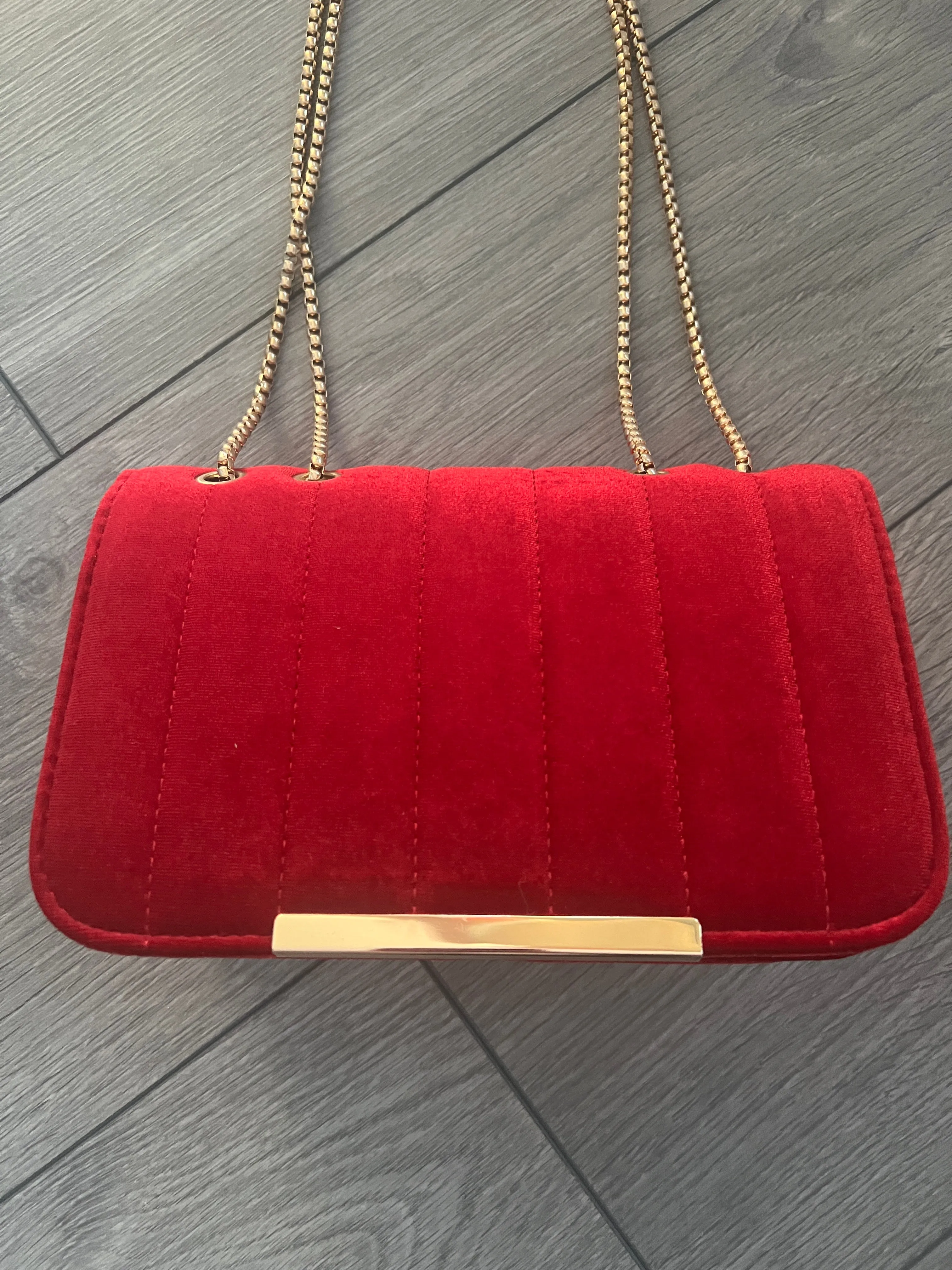Red Velvet Shoulder Clutch Bag With Gold Chain