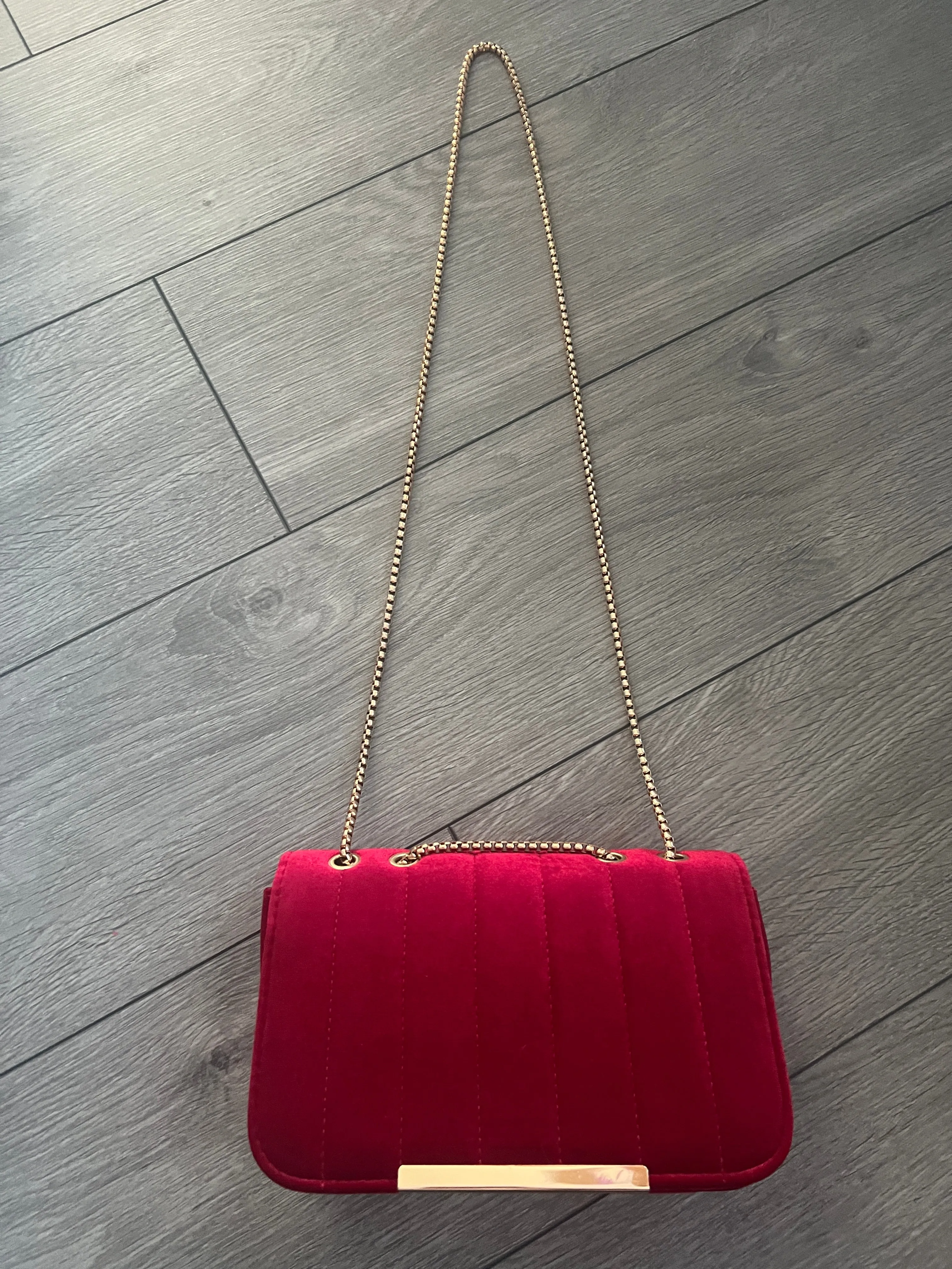 Red Velvet Shoulder Clutch Bag With Gold Chain