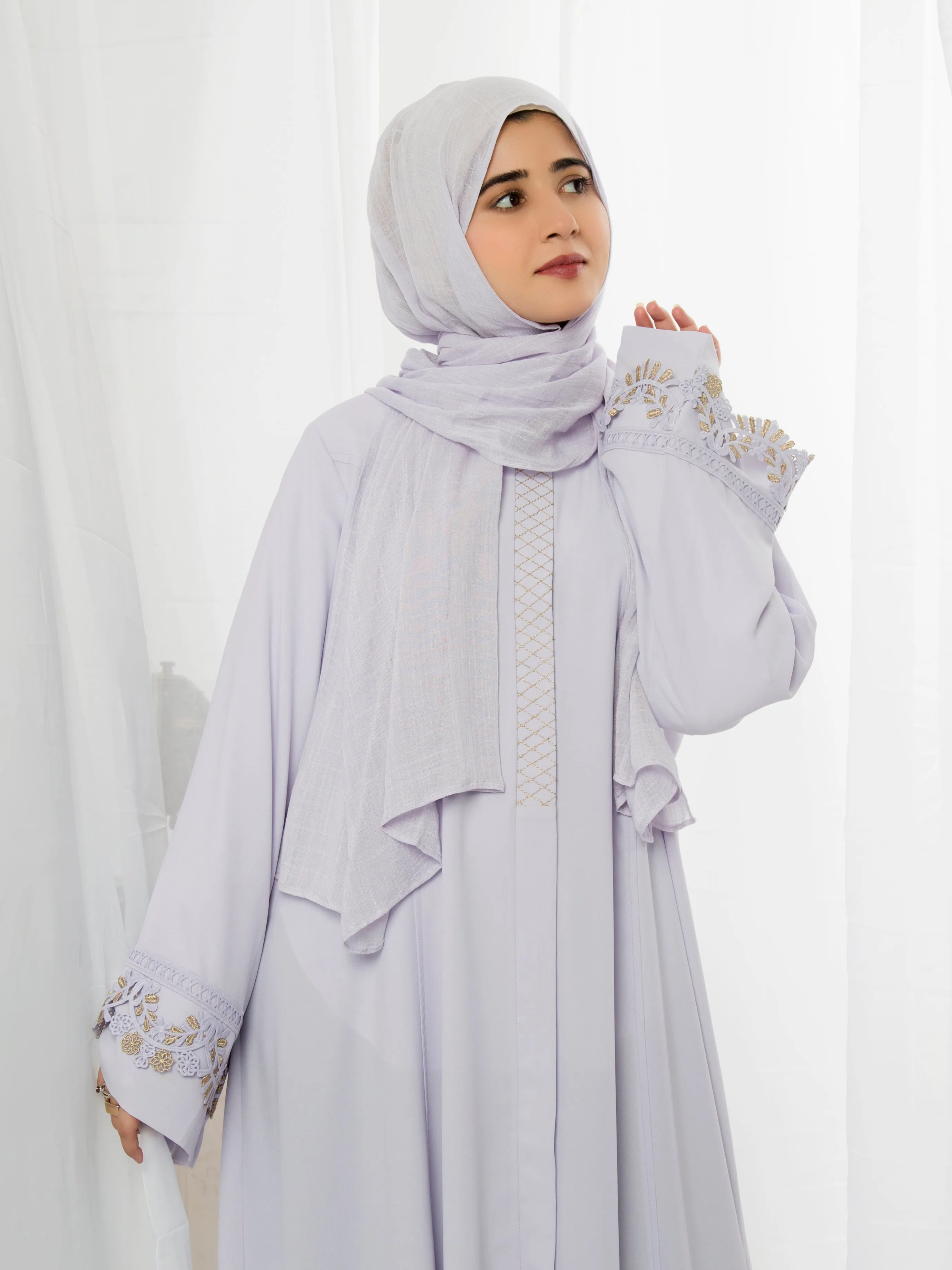 Samra Lace Abaya (Lilac)