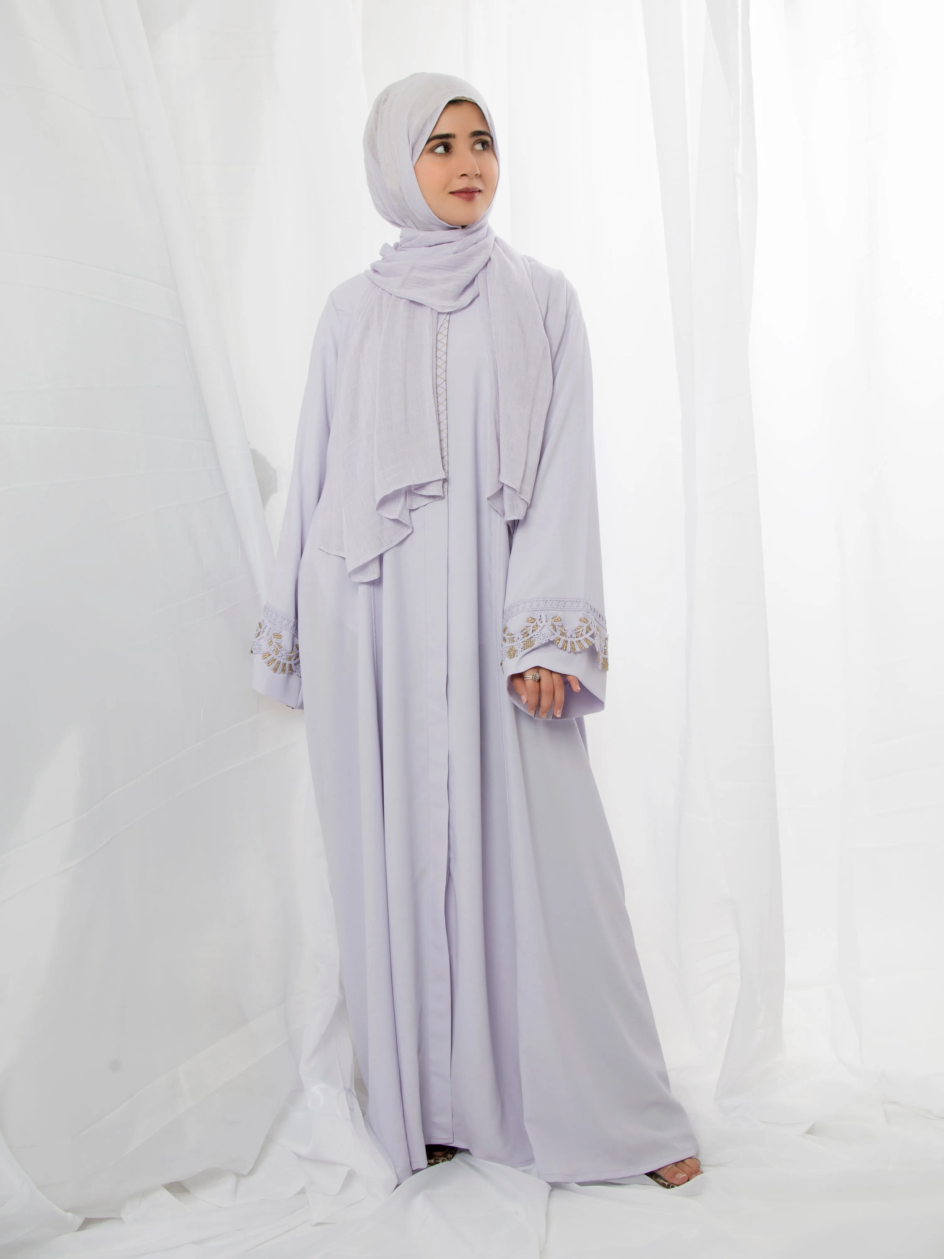 Samra Lace Abaya (Lilac)