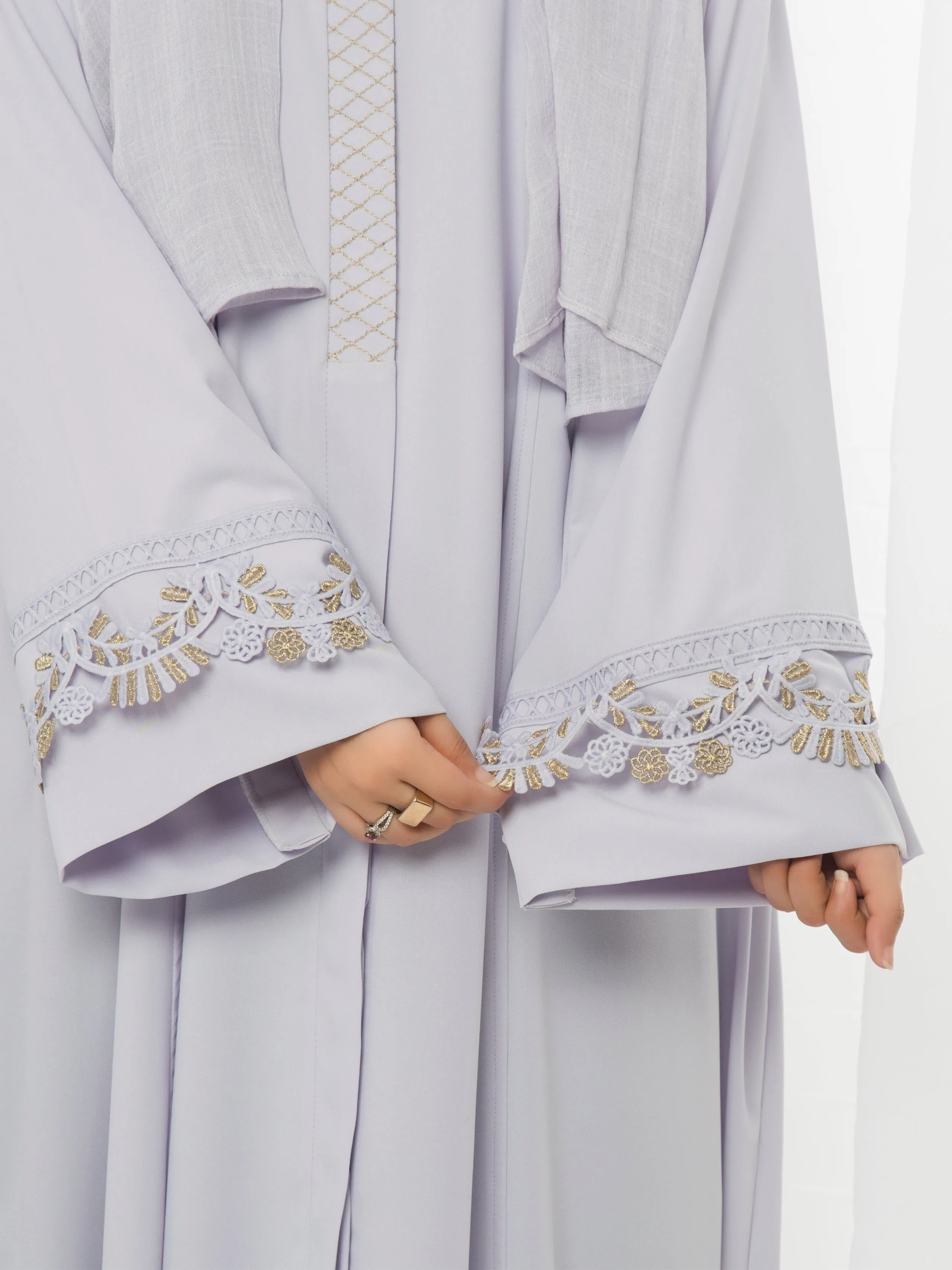 Samra Lace Abaya (Lilac)