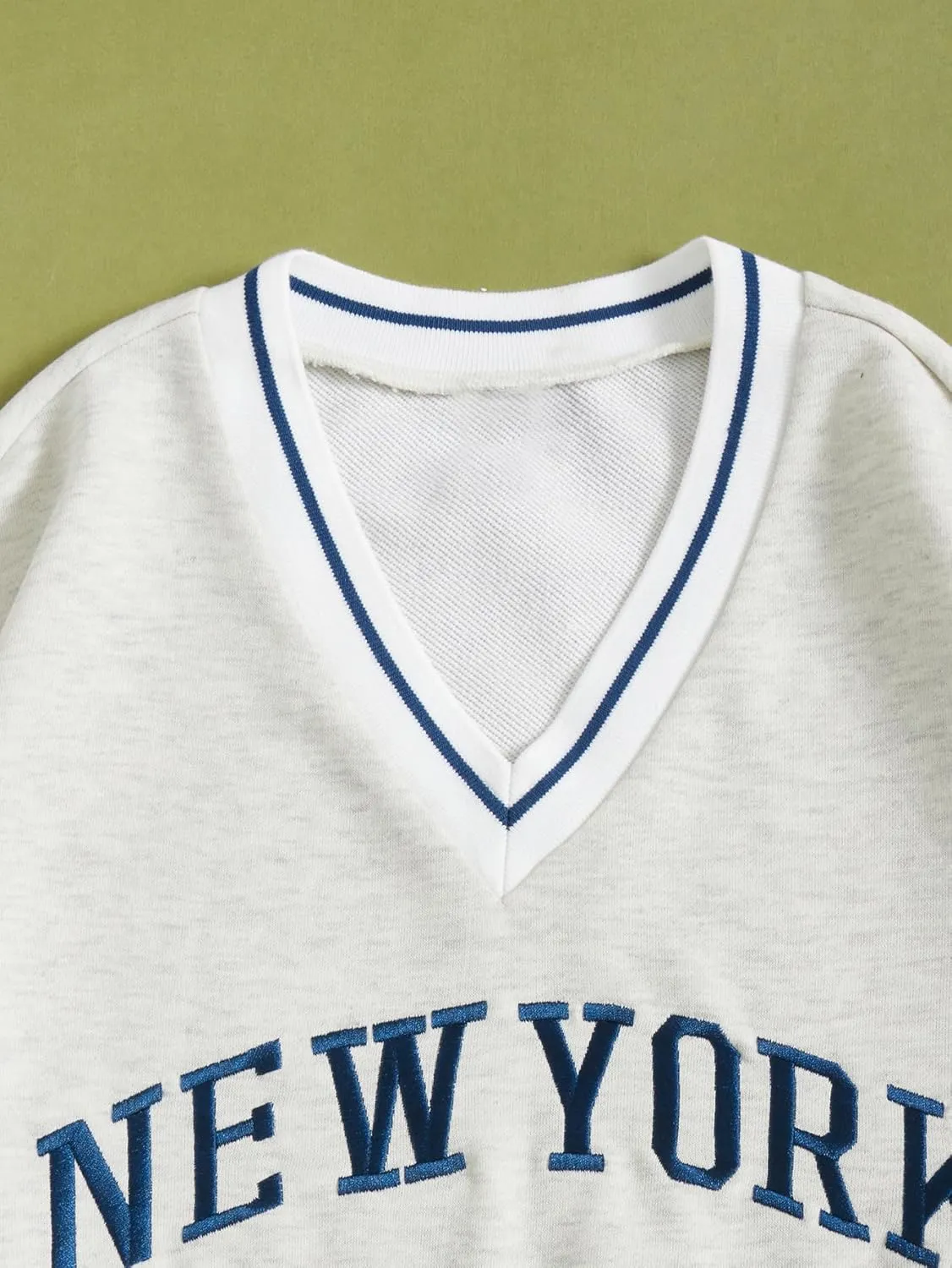 SOLY HUX Women's New York Letter Graphic Sweatshirt V Neck Long Sleeve Casual Pullover Top