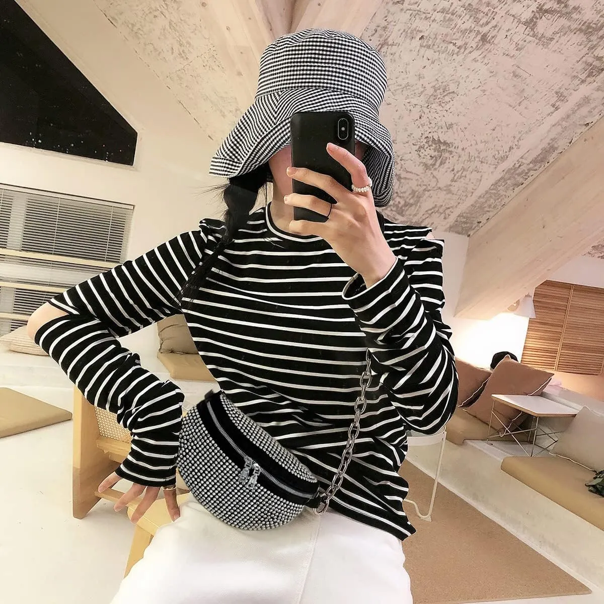 Sparkly Rhinestone Fanny Pack Belt Bags Crossbody Bag Waist Pouch Crossbody Purse Rhinestone for Women Club Party Beach Travel (Black)