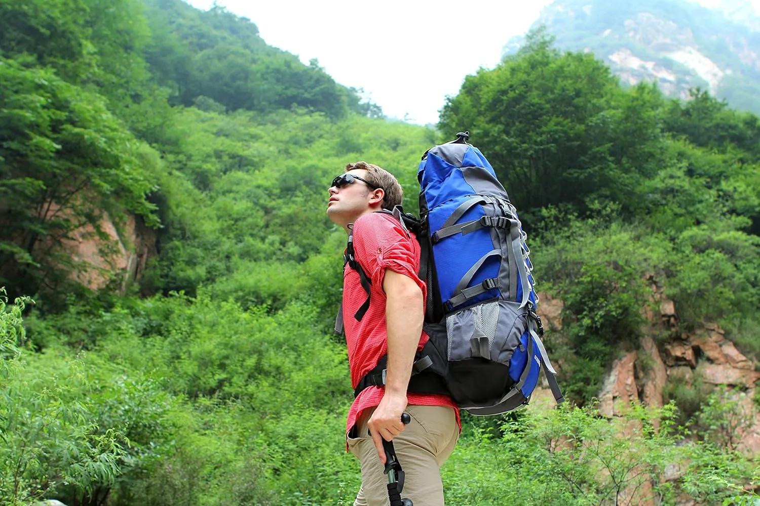 UNISTRENGH 80L Internal Frame Backpacks Outdoor Nylon Hiking Backpack Water-resistant Trekking Bag with Rain Cover for Camping Mountaineering Traveling (Blue)