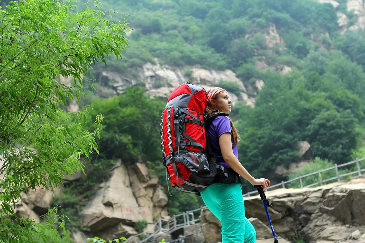 UNISTRENGH 80L Internal Frame Backpacks Outdoor Nylon Hiking Backpack Water-resistant Trekking Bag with Rain Cover for Camping Mountaineering Traveling (Red)