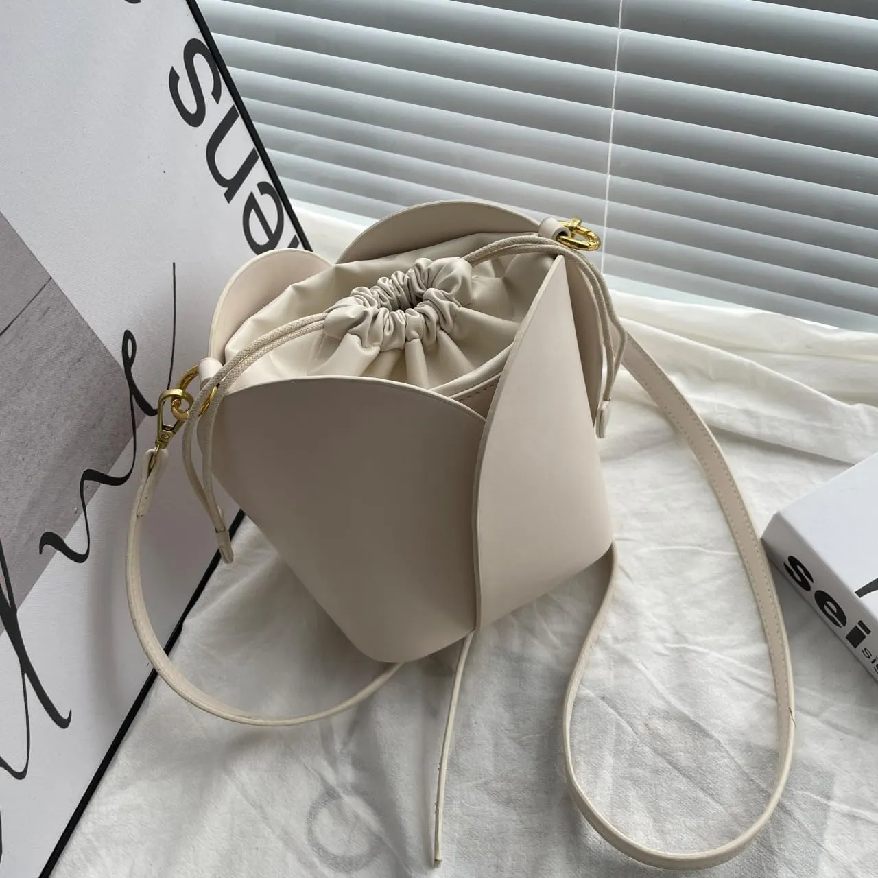 Women's Floral Bucket Bag – Stylish Drawstring Shoulder, Crossbody & Handbag for Daily Commutes & Casual Wear