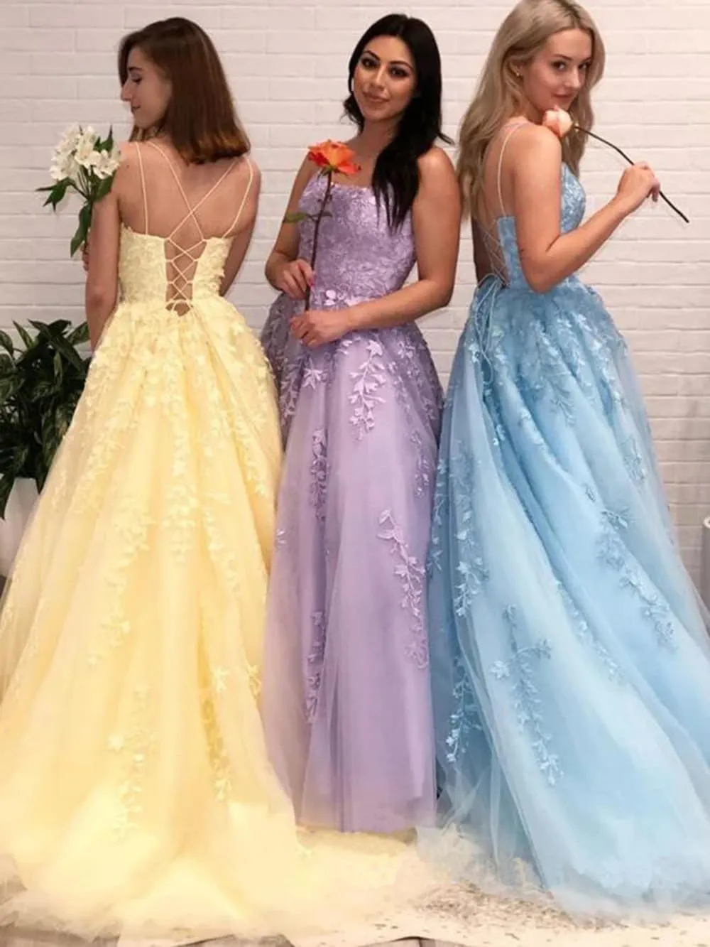 Women's Lace Appliques Prom Dresses Long Spaghetti Strap Ball Gowns Tulle Formal Dress for Party